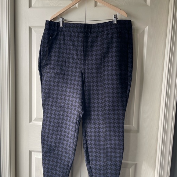 Lane Bryant Pants - Lane Bryant Women’s Dark Houndstooth Ankle Length Pants